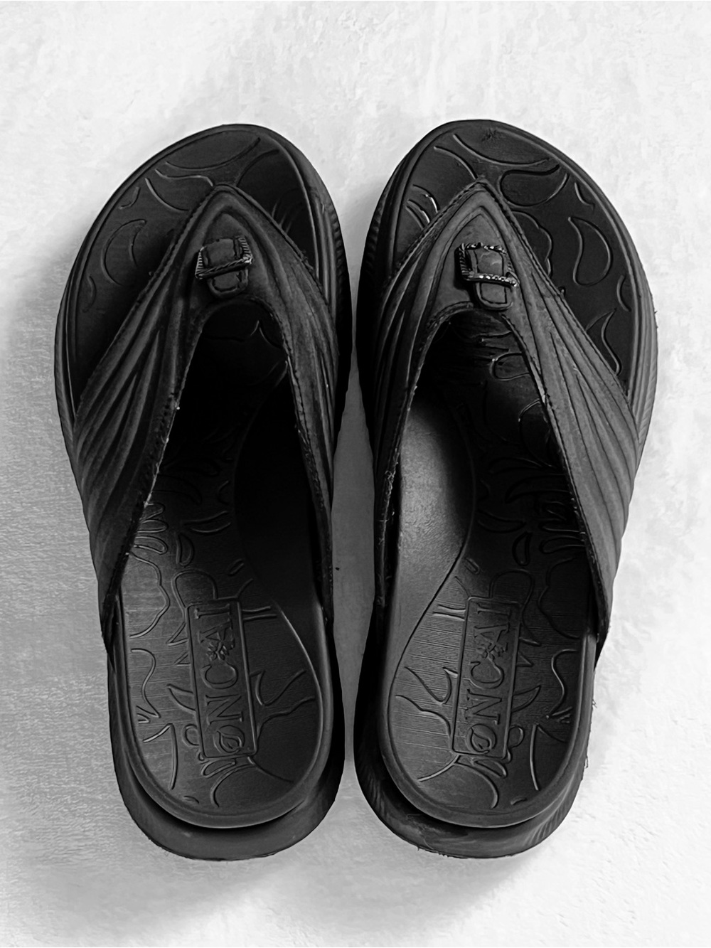 Vionic Women’s 7.5 Black Attractive & Supportive!Thong Sandals.Great Condition!